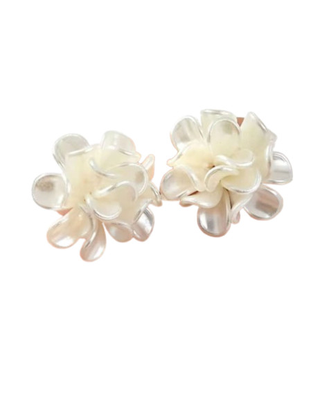 pendientes-flor-nacar-invitada