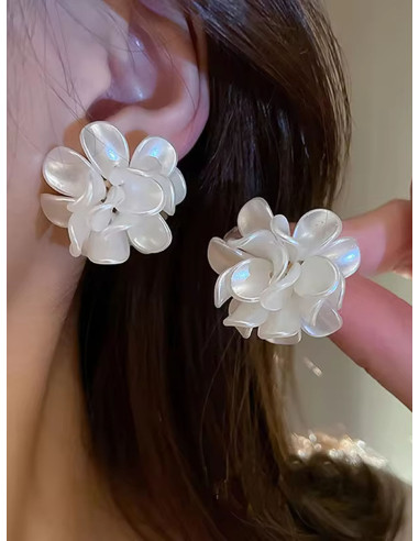 Pendientes de Pétalos de Resina Hechos a Mano | Complementos Invitada