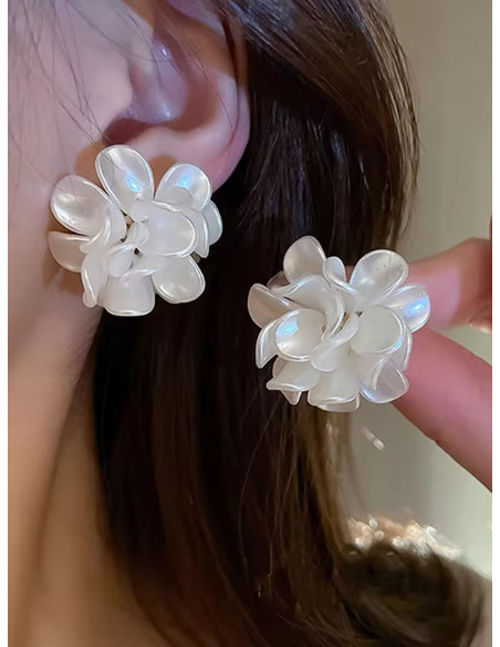 Pendientes de Pétalos de Resina Hechos a Mano | Complementos Invitada