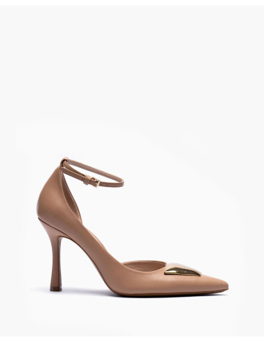 Salón de tacón alto con adorno metálico y hebilla | Complementos Invitada