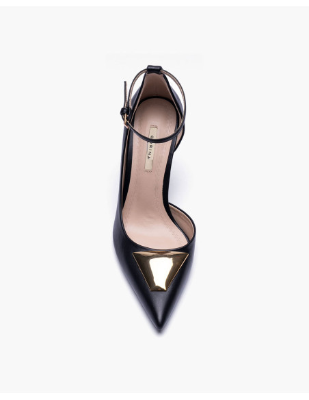 Salón negro de tacón alto con adorno metálico | Complementos Invitada