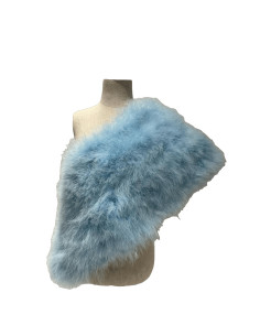 Estola de plumas de avestruz celeste