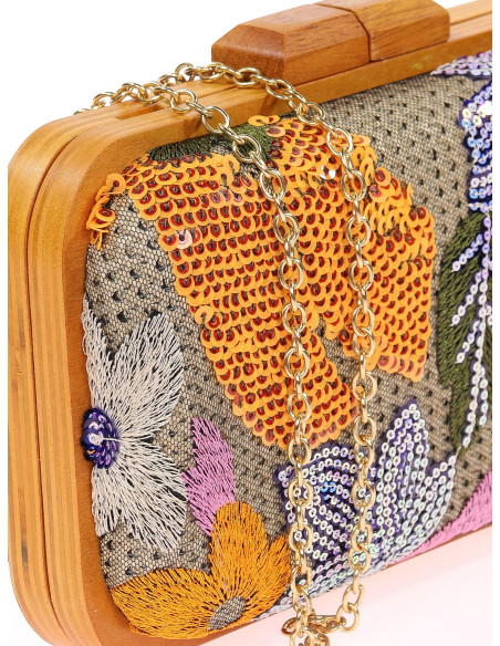 Bolso de fiesta con bordados muy original | Complementos invitada