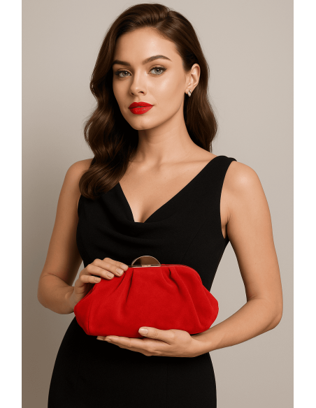 Cartera de mano efecto ante con cadena para invitada