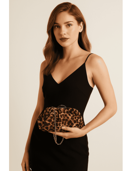 Cartera de mano efecto ante con cadena para invitada