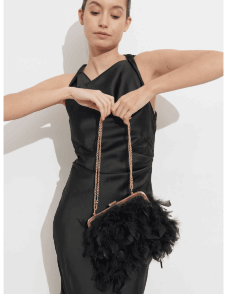 Bolso de plumas negro con cadena dorada para invitadas | CI