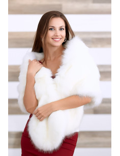 Estola blanca de pelo largo para invitadas | Complementos Invitada 2