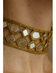 Choker dorado artesanal con espejitos bordados a mano 2