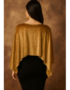 Capa corta de terciopelo dorado con aberturas elegantes para invitada 2
