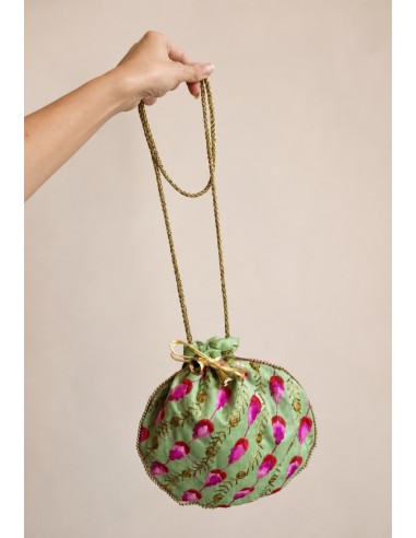 Bombonera verde menta redonda bordada en rosa y dorado | Invitada