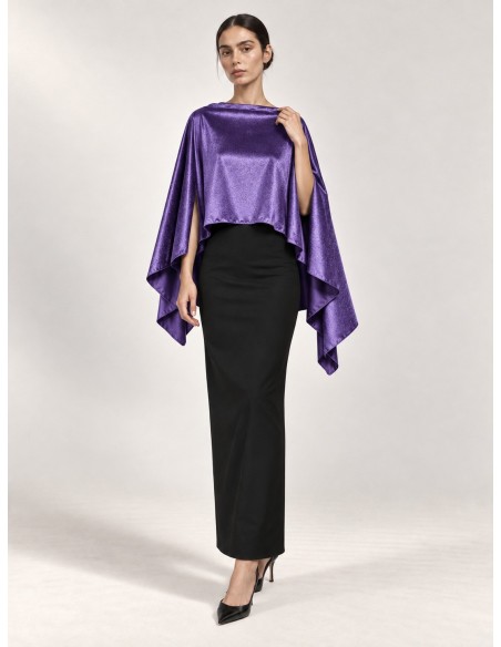 capa-morado-modelo-invitada-tres-cuartos