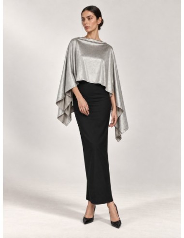 capa-gris-plata-modelo-invitada-vista-frontal