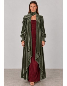 Abrigo kimono de terciopelo verde oliva para invitada | Complementos Invitada 2