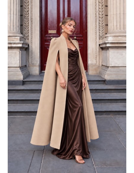 Abrigo capa largo beige de paño para invitada