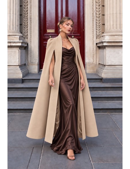 Abrigo capa largo beige de paño para invitada